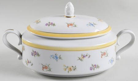 Grand Duchess 1.75 Quart Oval Covered Casserole