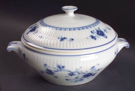 Victoria Blue Round Covered Vegetable