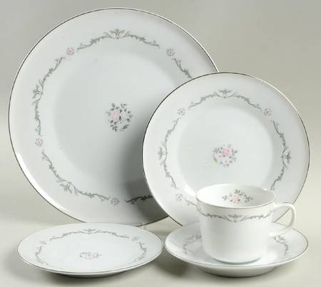Petite Bouquet 5 Piece Place Setting