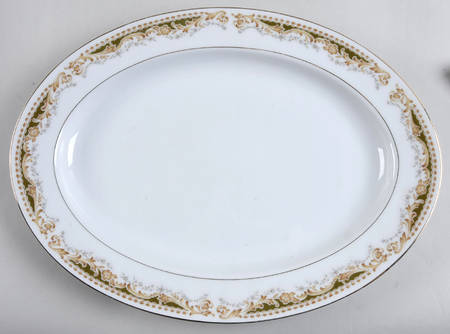 Queen Anne 14" Oval Serving Platter by Signature