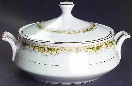 Queen Anne Round Covered Vegetable