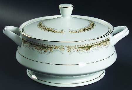 Queen Anne Round Covered Vegetable