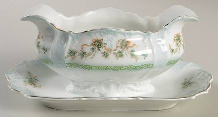 OHM176 Gravy Boat with Attached Underplate