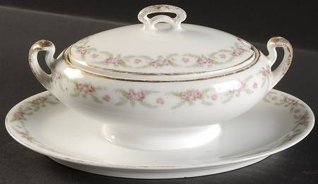 OHM158 Gravy Boat w/Attached Underplate & Lid