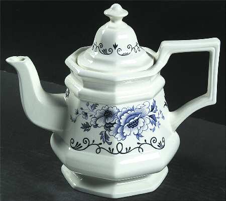 Clinton Inn Teapot & Lid