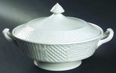 Marlborough (Embossed Wicker Lattice Rim) Round Covered Vegetable