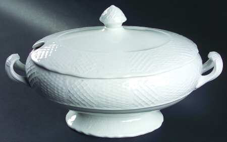 Marlborough (Embossed Wicker Lattice Rim) Tureen &  Lid