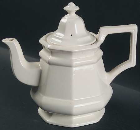 Museum White Teapot & Lid