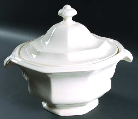 Museum White Round Covered Vegetable