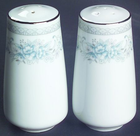 Bridal Bouquet Salt & Pepper Set