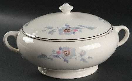 Bryn Mawr Round Covered Vegetable