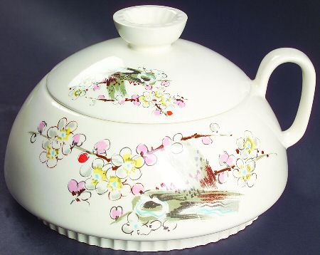 Cherry Blossom 1.5 Qt Round Covered Casserole