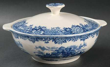 English Village Blue Round Covered Vegetable
