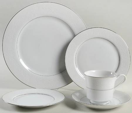 Lace Bouquet (Platinum Trim) 5 Piece Place Setting