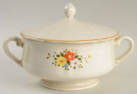 Meadow Round Covered Vegetable