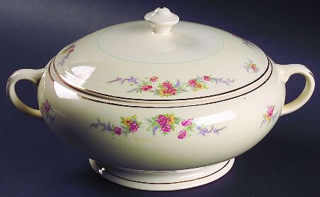 Monticello (Smooth Rim) Round Covered Vegetable
