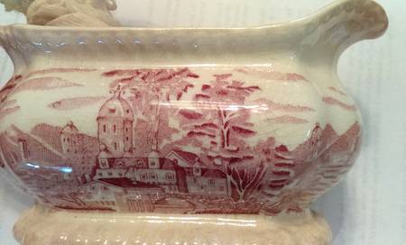 SLM28 Gravy Boat with Attached Underplate