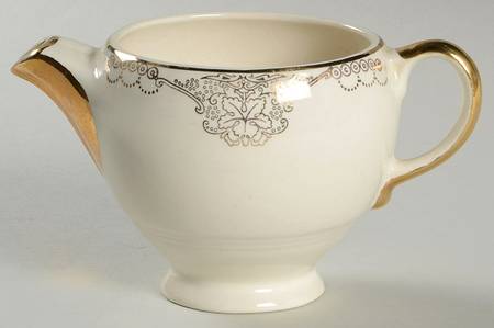 Trianon Creamer