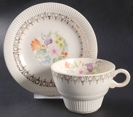 Rust Tulip (Victory) Flat Cup & Saucer Set