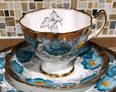 Iceland Poppy Footed Cup & Saucer Set