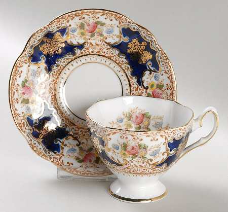 2207 Footed Cup & Saucer Set