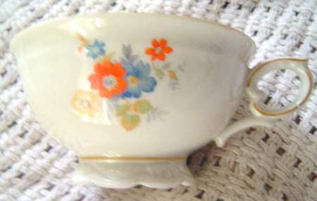SLT9 Footed Cup