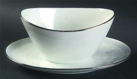 Splendour Key Gravy Boat with Attached Underplate by Seltmann