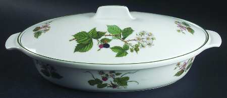 Waldbeere 1.5 Quart Oval Covered Casserole