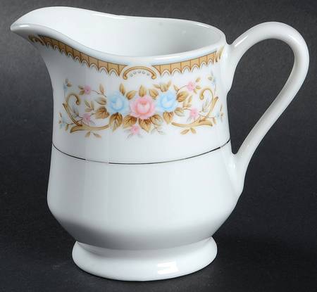 Camelot Creamer