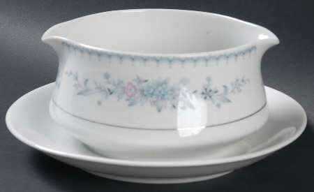 Harmony Gravy Boat with Attached Underplate