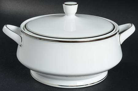 Tudor Black Round Covered Vegetable