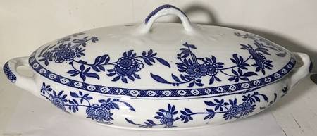 Delph Blue Oval Covered Vegetable