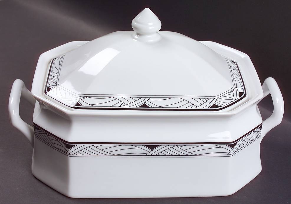 Synthesis 2 Quart Oval Covered Casserole