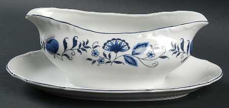 3318 Gravy Boat with Attached Underplate