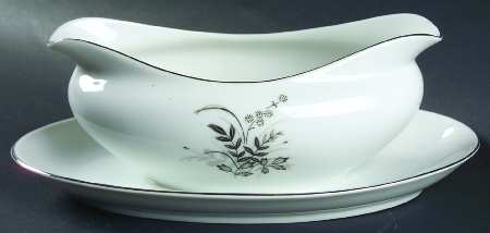 Corinth Gravy Boat with Attached Underplate