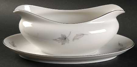 Maple Gravy Boat with Attached Underplate