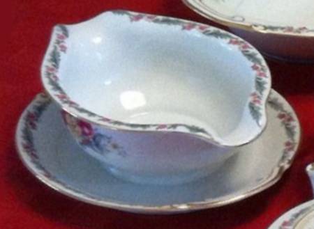 SON18 Gravy Boat with Attached Underplate