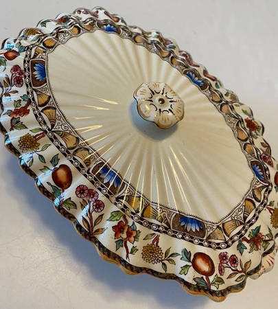2-3167 Oval Covered Vegetable