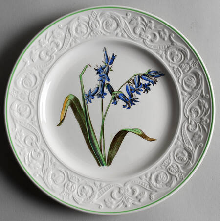 2-9367 Luncheon Plate