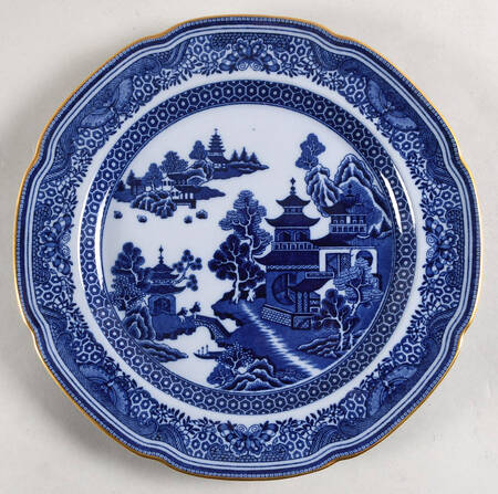 Queen Charlotte (Scalloped, Gold Trim) Dessert Luncheon Plate