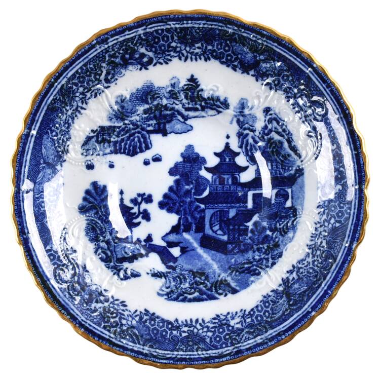 Queen Charlotte (Scalloped, Gold Trim) Saucer
