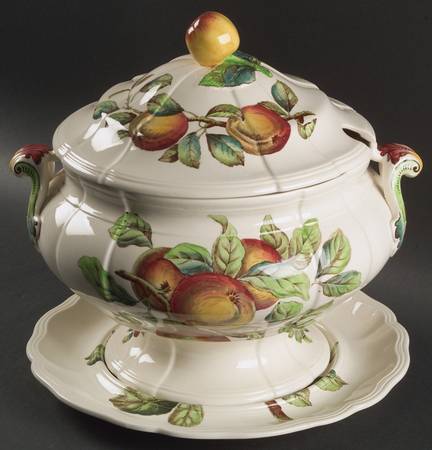 Apple Tureen & Lid w/Underplate