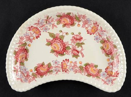 Aster Red (Gadroon) Crescent Salad Plate