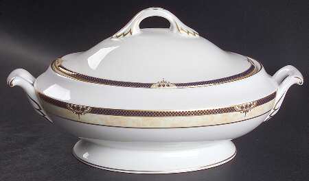 Avignon Oval Covered Vegetable
