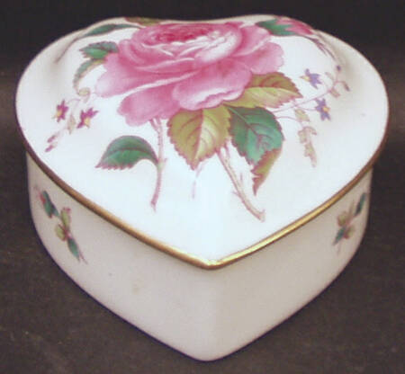 Billingsley Rose Spray Heart Shape Box & Lid