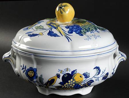 Blue Bird (Fine Stone) Round Covered Vegetable