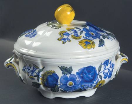 Blue Flowers Round Covered Vegetable