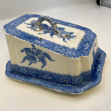 Camilla Blue (Earthenware, Scalloped) Cheese Dish with Lid (Wedge)