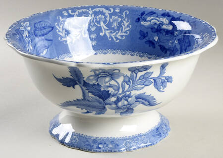 Camilla Blue (Earthenware, Scalloped) Centerpiece
