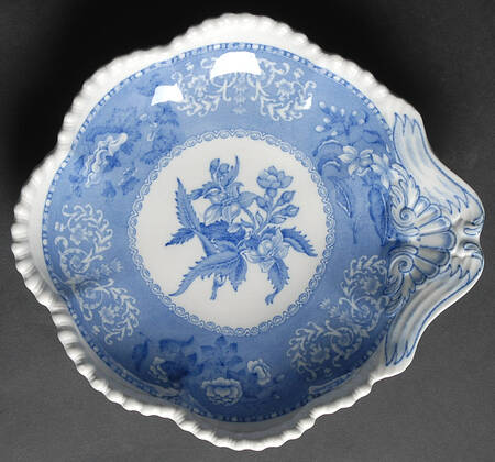 Camilla Blue (Earthenware, Scalloped) Large Shell Shaped Dish